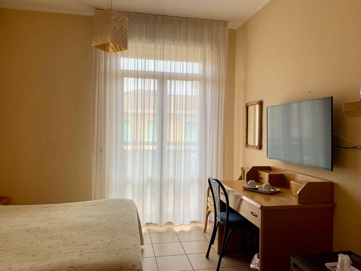 Hotel La Pergola Alba Adriatica Kültér fotó